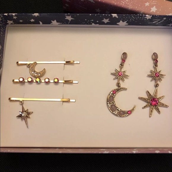 Betsey Johnson Gold Tone Moon & Star Mismatch Drop Earrings & 3PC Bobby Pin Set - Picture 3 of 9